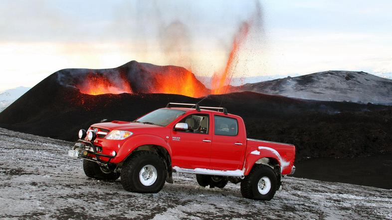 Toyota hilux na ognjeniku Eyjafallajökull na Islandiji. (Foto: Autoblog)