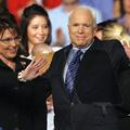 McCain je na veliko presenečenje republikancev in demokratov izbral žensko podpr