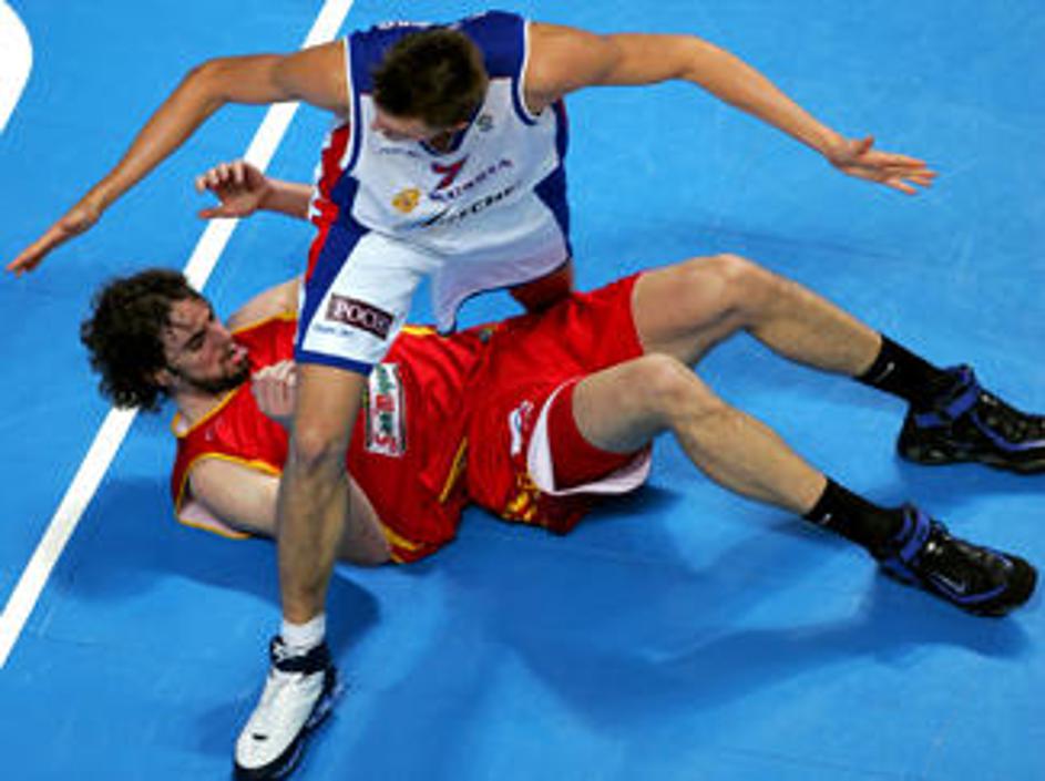 Andrei Kirilenko in Pau Gasol.