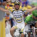 Mark Cavendish je v zadnjih metrih 10. etape presprintal Thora Hushovda.