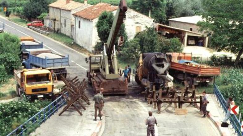 vojna za Slovenijo, tanki, BLOKADA PRI DRAGONJI