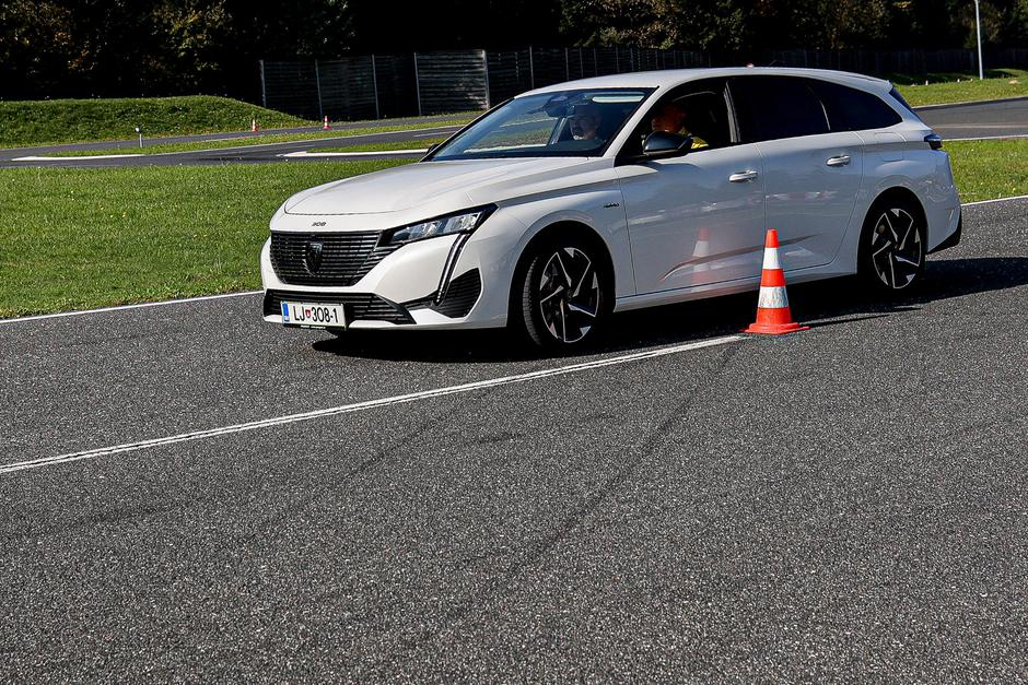 srečanje kandidatov za predsednika na AMZS poligonu | Avtor: Saša Despot