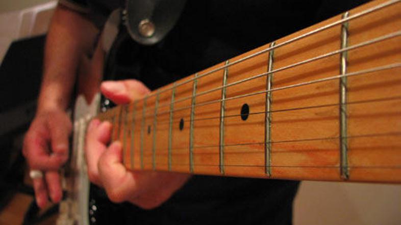 Upoštevajte tudi, da v glasbeni industriji na vas preži mnogo pasti.