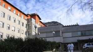 V jeseniški bolnišnici se bo umik soglasij za nadurno delo poznal pri obravnavi 