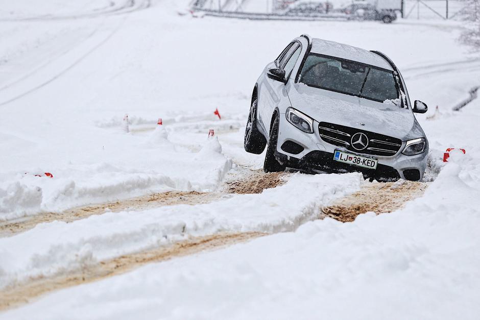 Mercedes-Benz 4MATIC | Avtor: Žiga Intihar