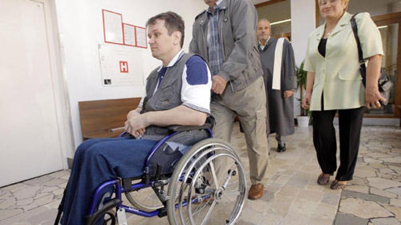 Robert Ribič je bil ustreljen v glavo in nogo, poškodbe pa so bile zanj skoraj u