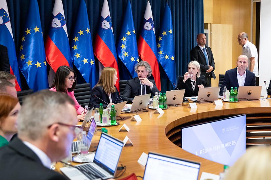 Novice: Nekdanji poslanec, ki je ukradel sendvič, z novo vlado dobil novo funkcijo - Vlada Robert Golob | Avtor: Vlada RS