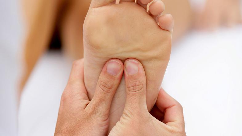 Tretma shiatsu je vsakič drugačen. Izvaja se na tleh, pri tem pa ste oblečeni. (