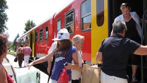 Nova železniška postaja naj bi bila zgrajena leta 2023. A država ne upa obljubit