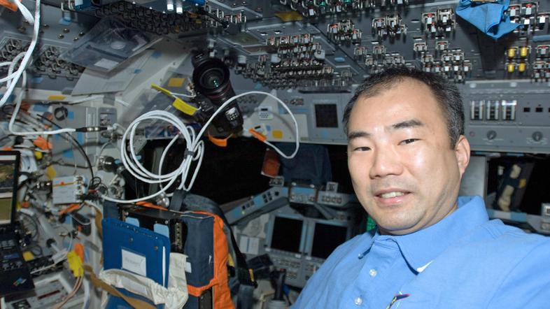 Japonski astronavt Soichi Noguchi je na Twitterju objavil fotografije Zemlje, ki