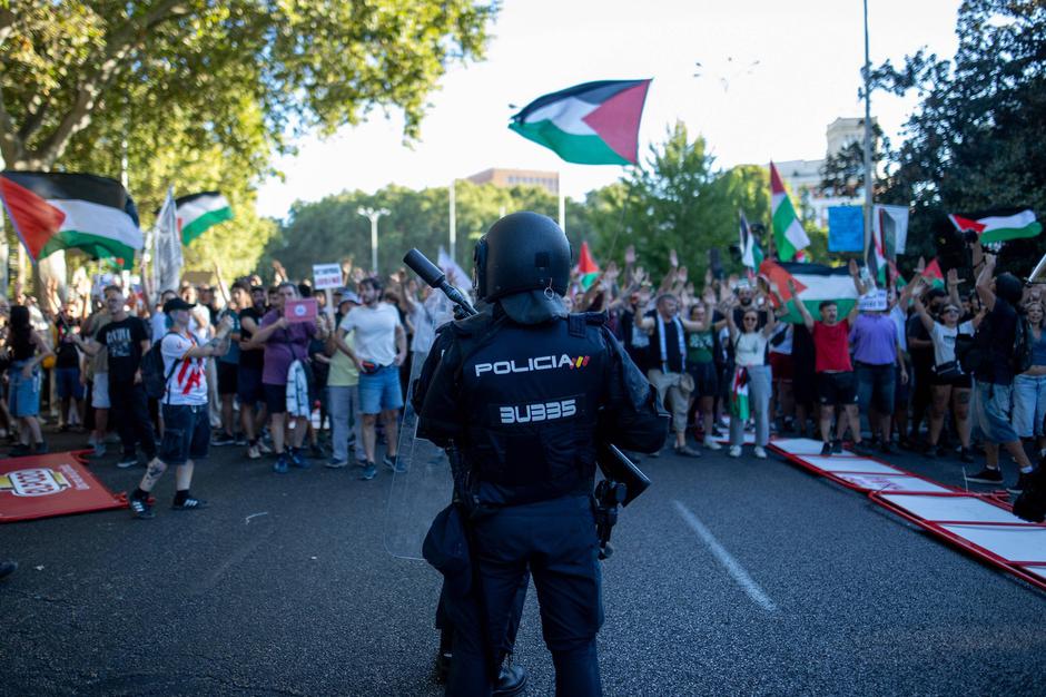policija Španija Vuelta Madrid protesti | Avtor: Profimedia
