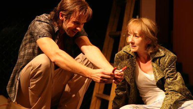 Uroš Fürst in Silva Čušin v predstavi Orfej se spušča.