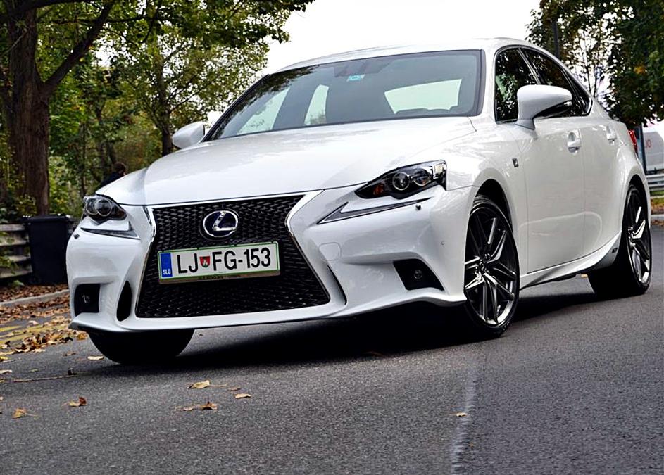 Lexus IS