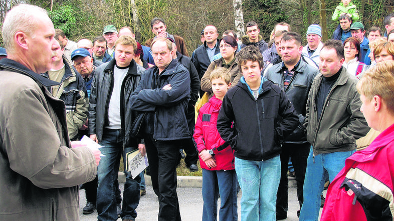 Na Cerodu se je zbralo okoli sto nezadovoljnih okoličanov, čeprav so jih pričako