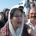 27102007_reuters_benazir_buto_pakistan_t