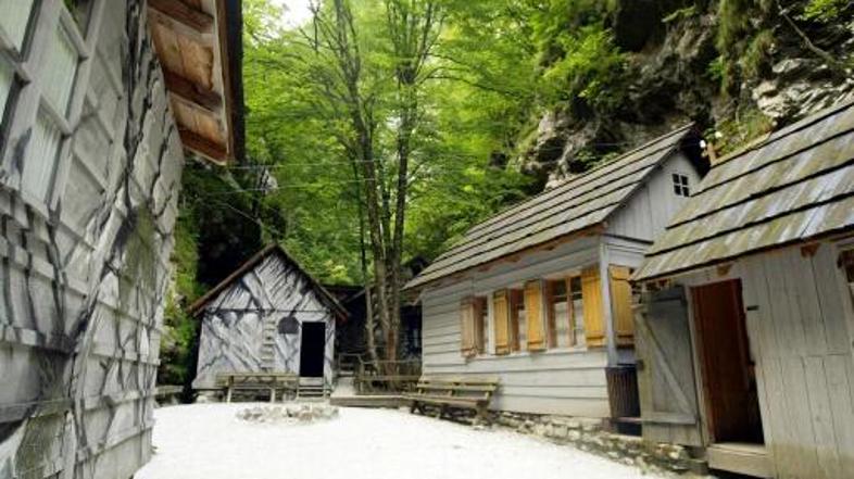 Takole je bila videti bolnišnica Franja pred naravno katastrofo.