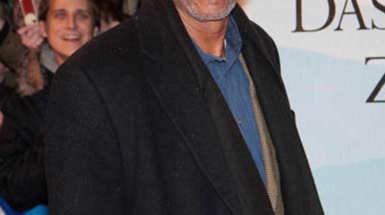 Po avtomobilski nesreči lani avgusta Morganu Freemanu življenje ne prizanaša z r