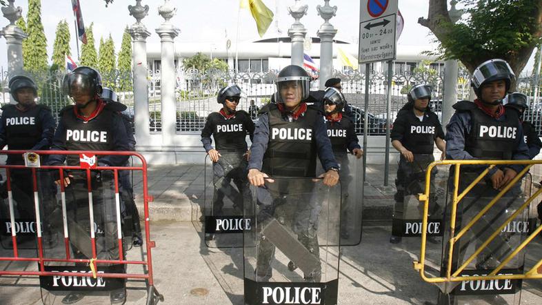 Tanka policijska linija ni pomagala. (Foto: Reuters)