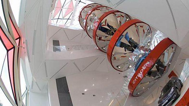 Pariz si obiskovalci lahko ogledajo z vrha citroënove stavbe.