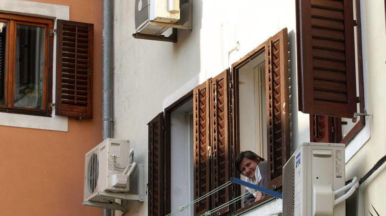 Izolani imajo dve leti časa za ustrezno premestitev morebitnih nepravilno postav