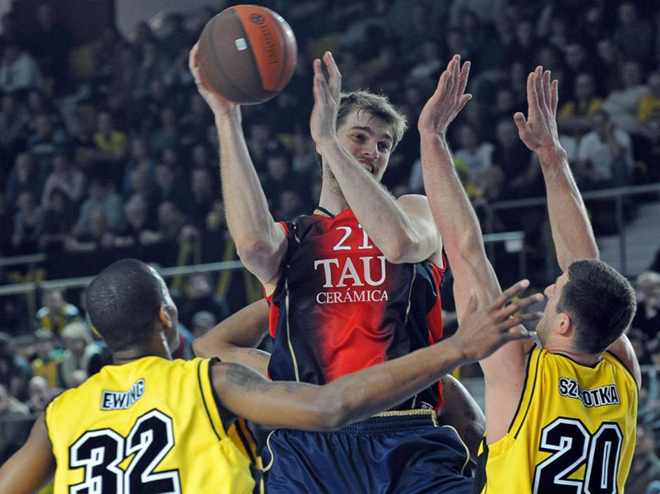 Tiago Splitter je v letošnji sezoni najmočnejše orožje Caje Laboral. Nekaj lepih