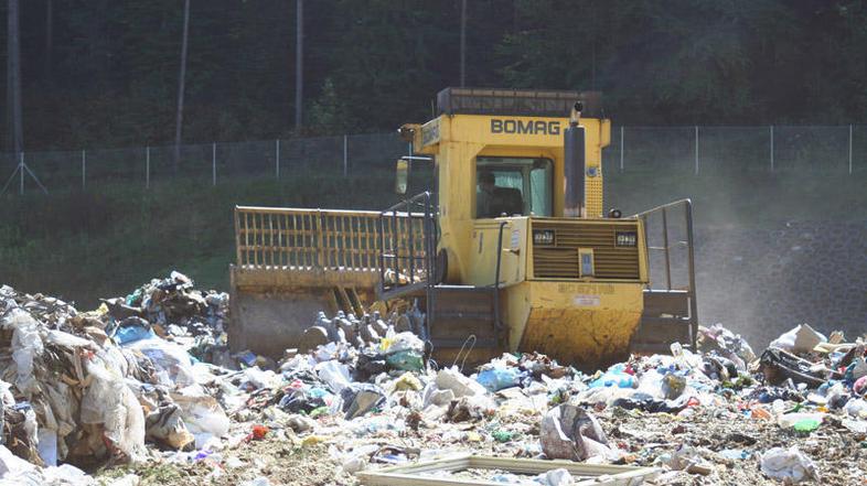 Po eni različici bo odlagališče veliko za 350 tisoč ton smeti, po drugi pa za 50