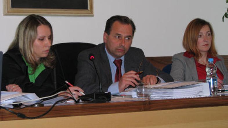 Župan Alojzij Kastelic v družbi Mateje Povhe, svetovalke za pravne zadeve v pisa