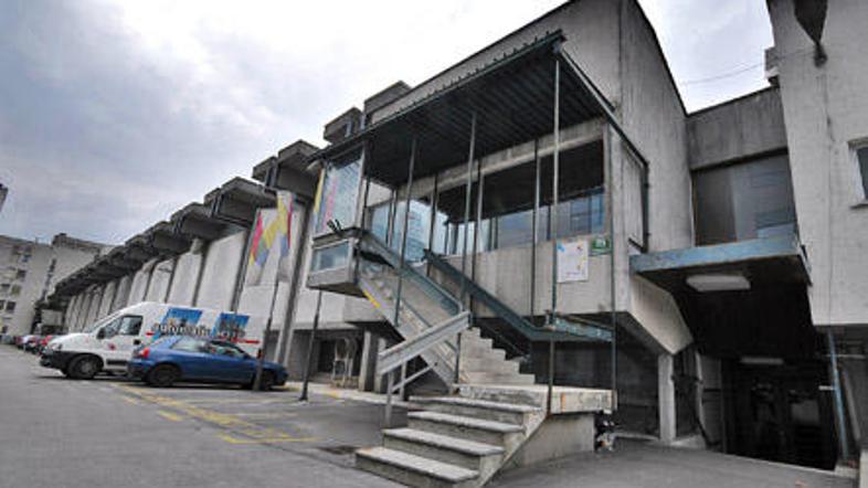 Danes bodo zaposleni na dvorišču stavbe zahtevali julijske plače (mimogrede, tud