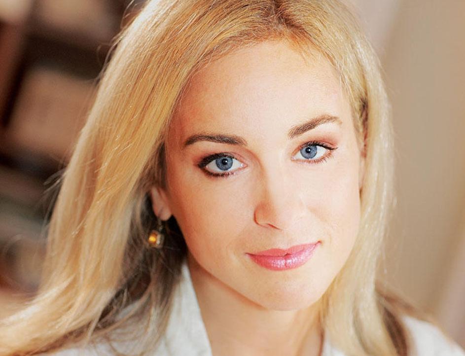 Nina pravi, da je pri vzgoji bolj popustljiv njen mož.