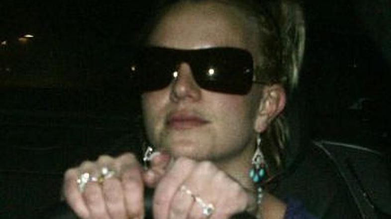 Britney je spet poškodovala svojega mercedesa.