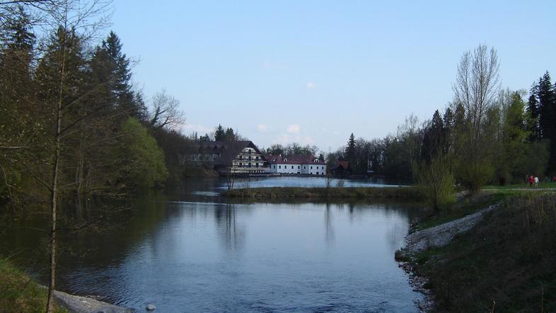 Zavod za varstvo kulturne dediščine nasprotuje posegom v okolici jezera Črnava i