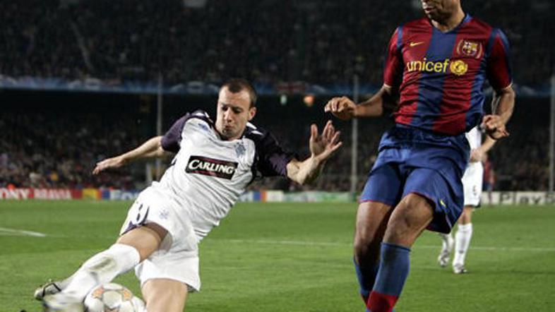 Škotski branilec Alan Hutton je postal najdražji škotski nogometaš vseh časov. P