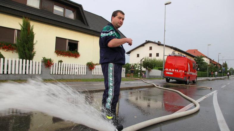 Tudi danes dopoldne je možno, da bodo gasilci še črpali vodo, a kaj hujšega ni p