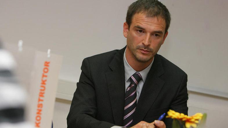 Aljoša Sevčnikar napoveduje, da kriza še ni mimo. Konstruktor je po njegovih bes