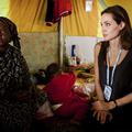 Angelina na obisku begunskega centra. (Foto: Reuters)