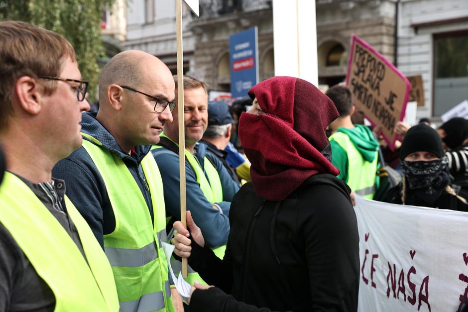 shod Za avtonomijo naših teles | Avtor: Saša Despot