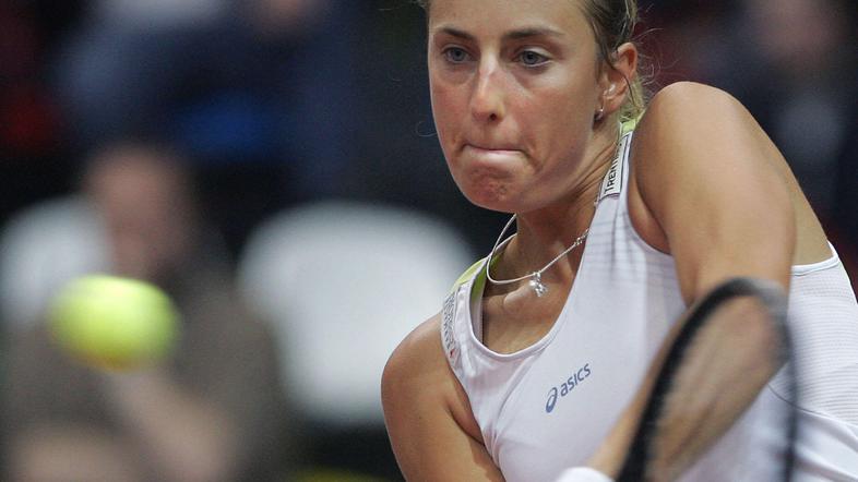 Ana Čakvetadze je v treh nizih premagala Francesco Schiavone.