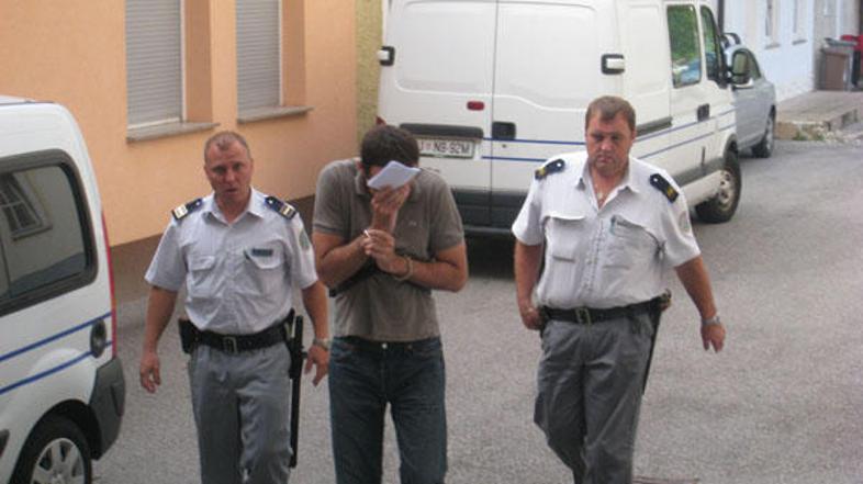 Gagić noče pokazati svojega pravega obraza. (Foto: Nada Černič Cvetanovski)