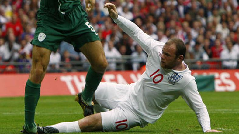 Na zgornji fotografiji se lepo vidi, kdo jo je v dvoboju med Cesarjem in Rooneyj