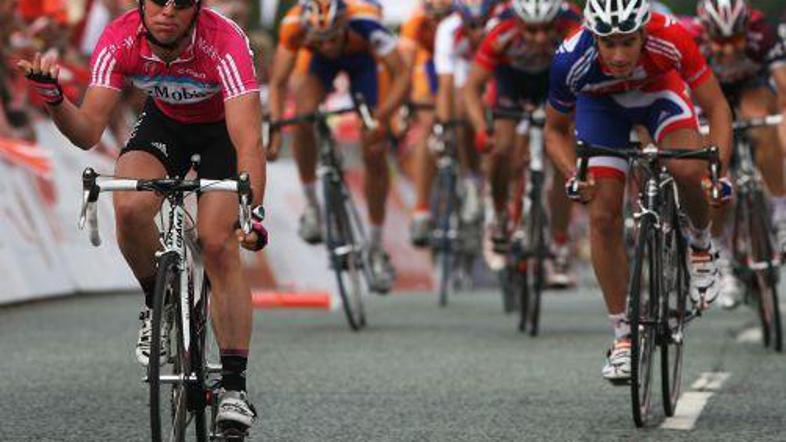 Eden izmed osumljenih zdravnikov naj bi bil nekdanji zdravnik moštva T-mobile.