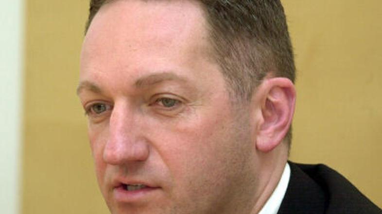 Popoviču zaradi pripora v letu 2003 pripada odškodnina.