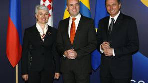 Nasmejana Kosorjeva in Pahor ob podpisu sporazuma. (Foto: Reuters)