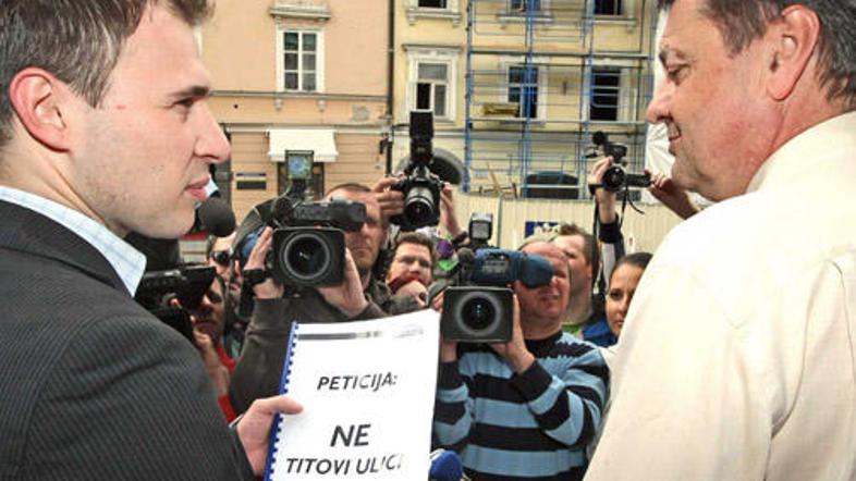 Predsednik Mlade Slovenije Jernej Vrtovec je predstavil vse podrobnosti pobude. 