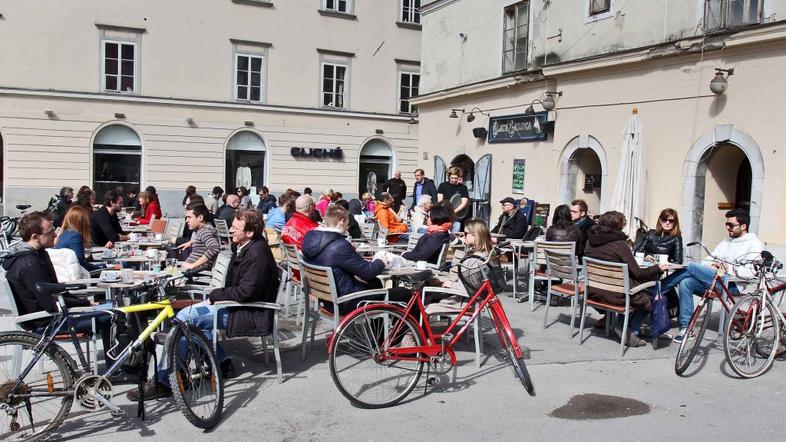 Ljubljana lokal bar sonce ljudje