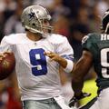 Tony Romo (Cowboys) je podal za tri touchdowne in 312 jardov.