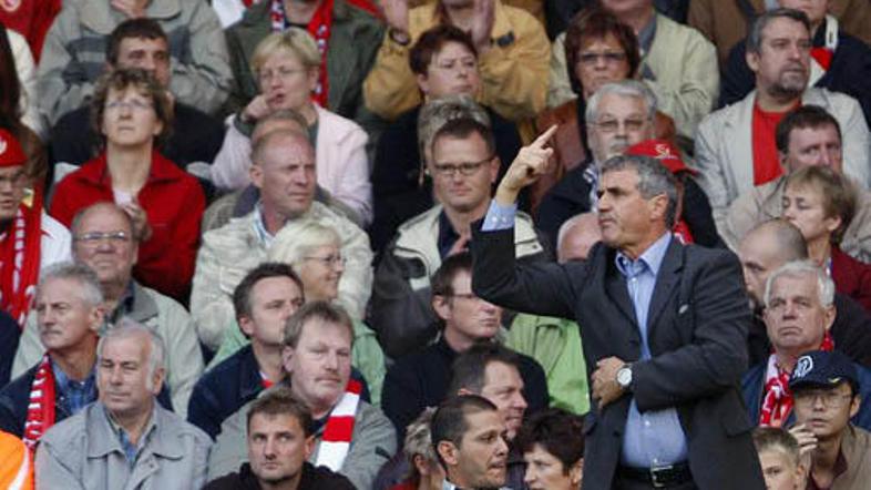 prasnikar_action_main