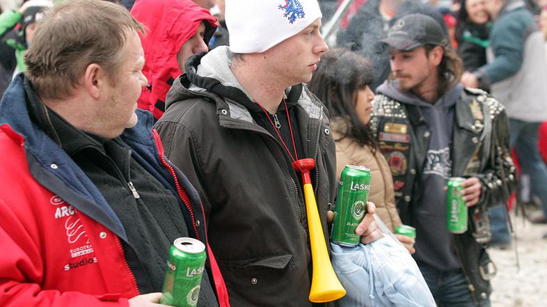 Planica pivo pijanec navijači svetovni pokal poleti smučarski skoki