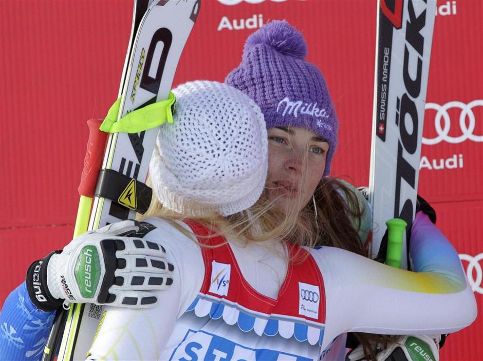 Vonn Maze St. Moritz superveleslalom super G svetovni pokal objem stopničke | Avtor: EPA