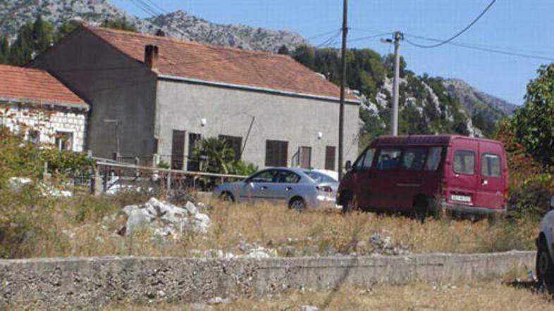 Na sliki: Hiša v kateri je prišlo do strašne zastrupitve, ki je pretresla celo v