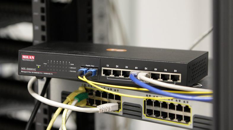 Modem za dostop do interneta.